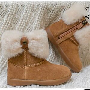 UGG Kids Ramona brown & Cream Ankle Boots with Plush Lining Suede and Sheepskin